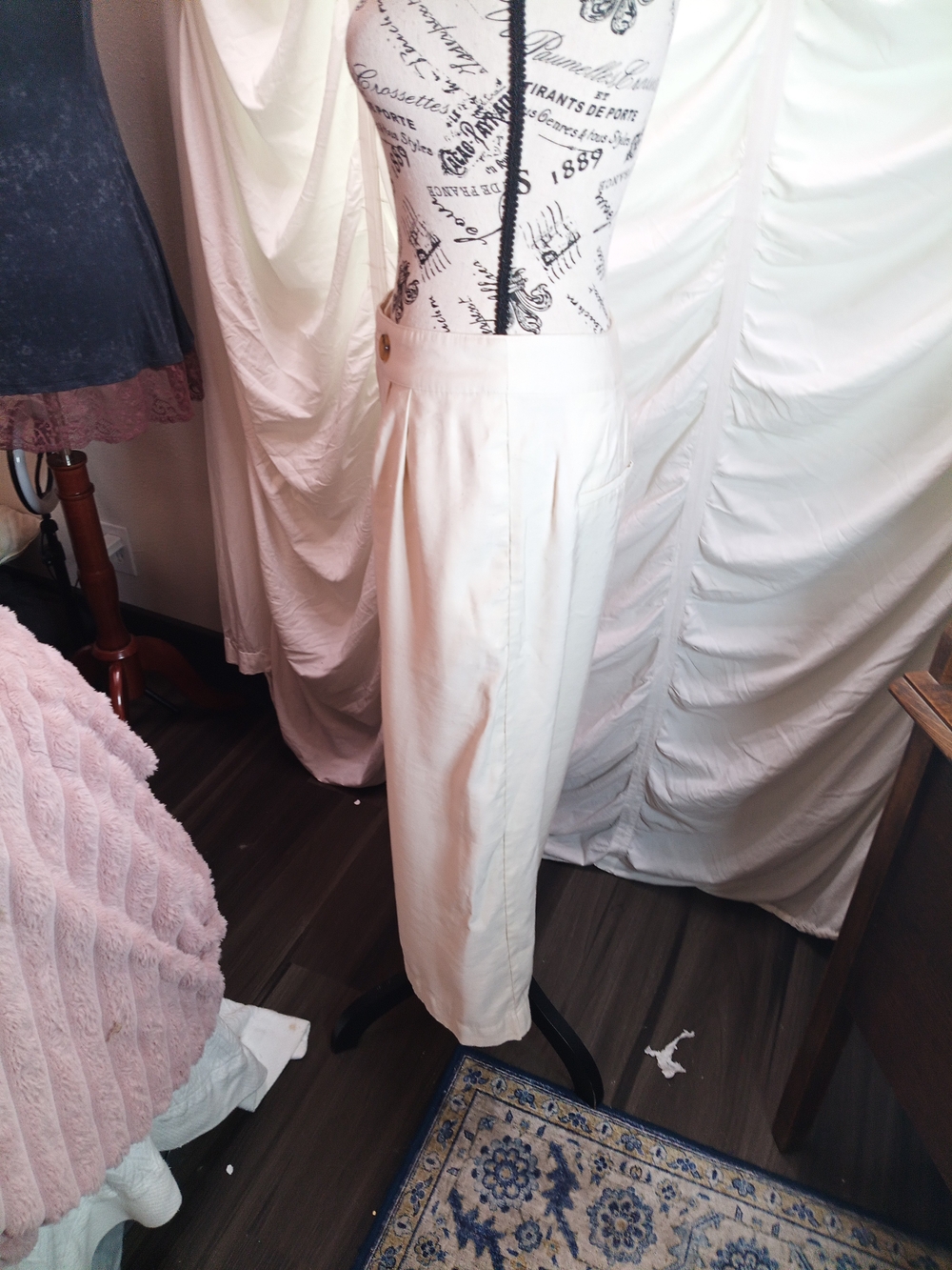 Who What Wear Cream Wide-Leg Cropped Trousers with Button Waist - Picture 3 of 8
